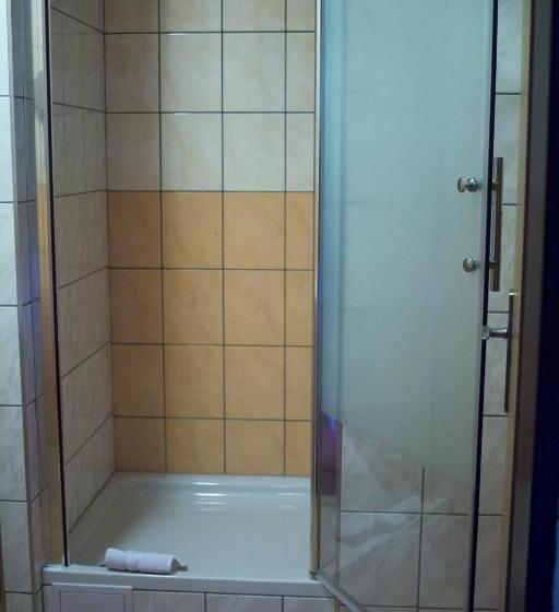 스탠다드 룸, Slavie