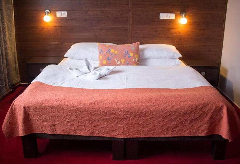 스탠다드 트리플 룸, Slavie