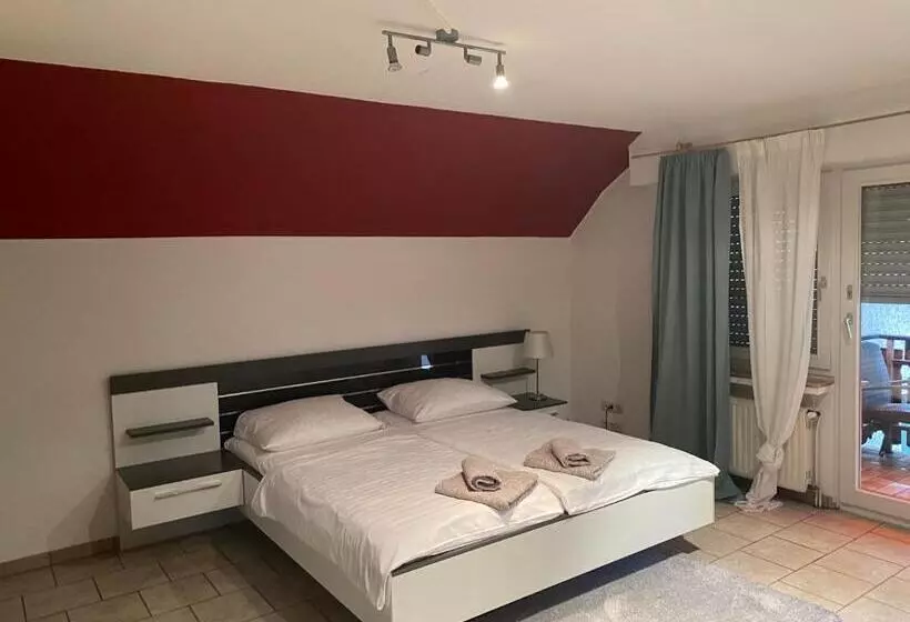バルコニー付き１ベッドルームアパートメント, Specht