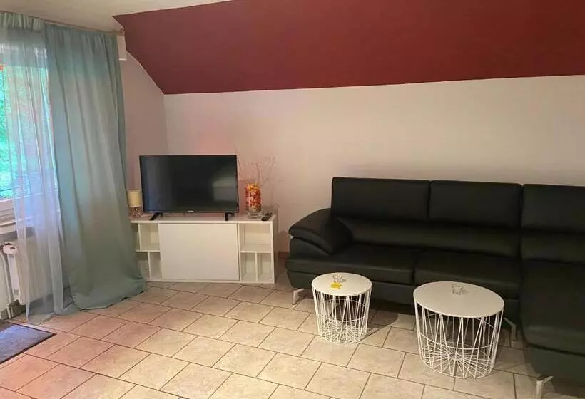 バルコニー付き１ベッドルームアパートメント, Specht