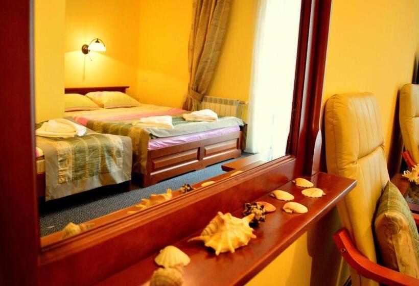 اتاق استاندارد سه نفره, Spinaker