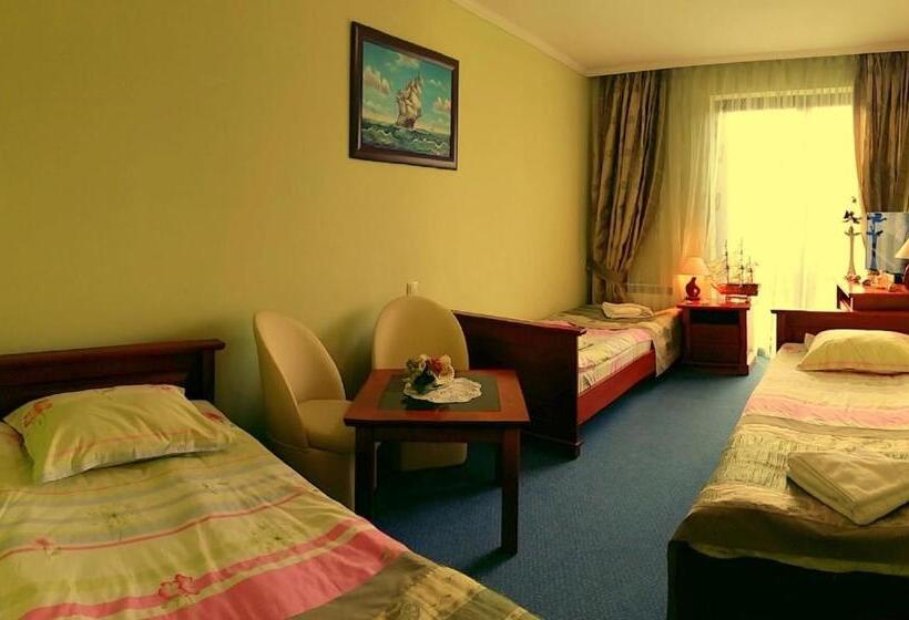 اتاق استاندارد سه نفره, Spinaker