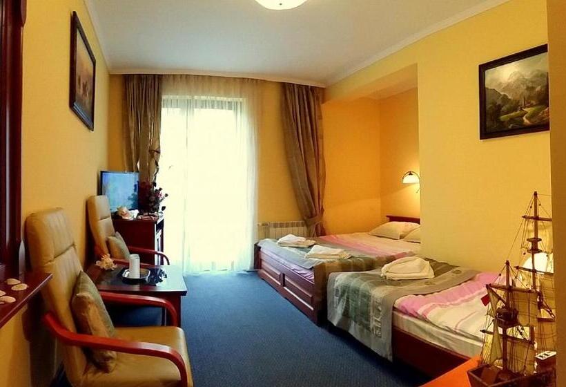 اتاق استاندارد سه نفره, Spinaker