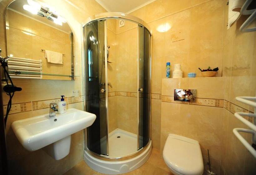 اتاق اکونومی, Spinaker