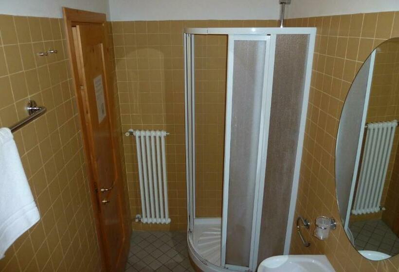 اتاق استاندارد یک نفره, Tre Ceri