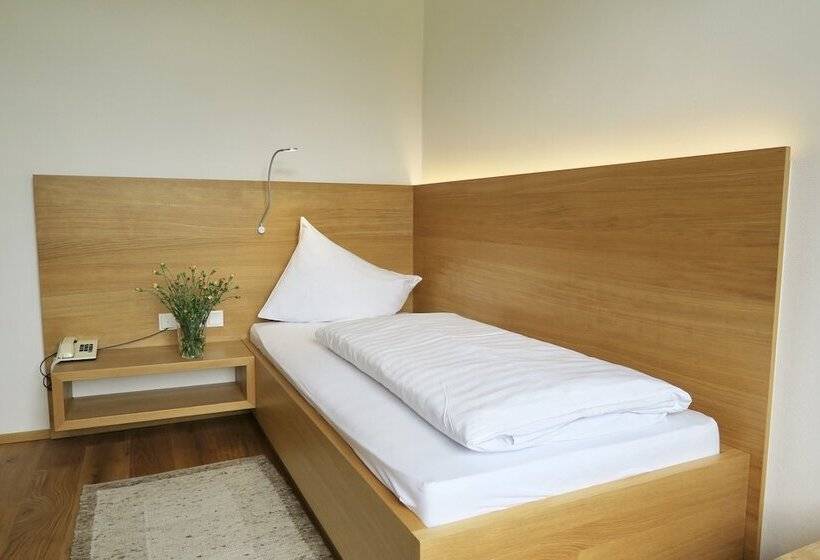 חדר סטנדרט יחיד, Vötterl