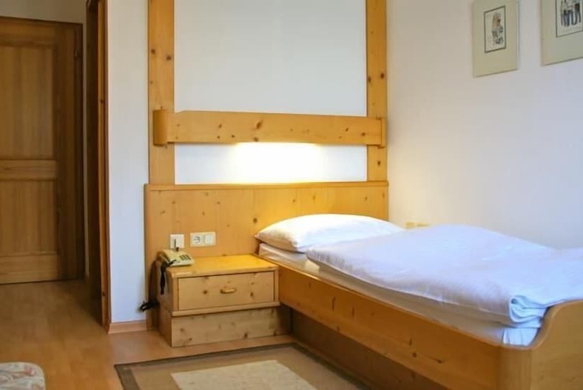 חדר סטנדרט יחיד, Vötterl