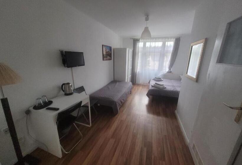 غرفة قياسية ثلاثية, Willa Alfa