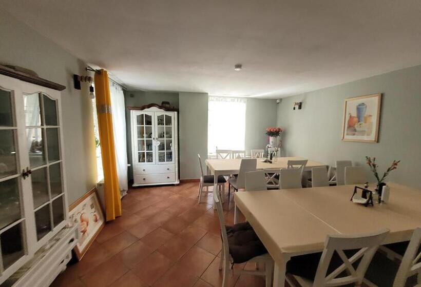 غرفة قياسية رباعية, Willa Alfa