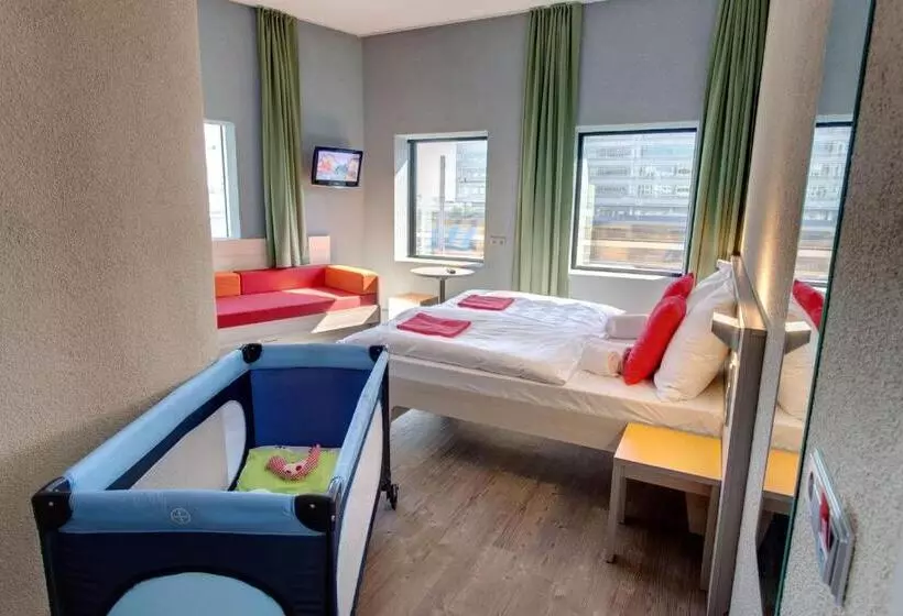 Standard Kolmen Hengen Huone, Meininger Hotel Amsterdam City West