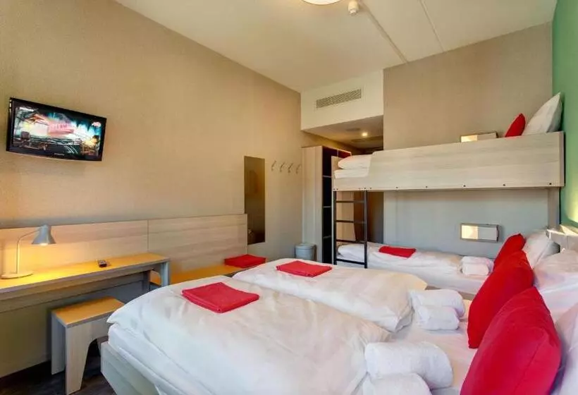 Standard Neljän Hengen Huone, Meininger Hotel Amsterdam City West
