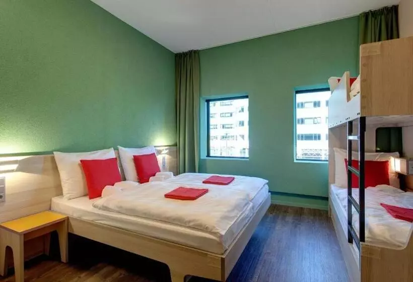 Standard Neljän Hengen Huone, Meininger Hotel Amsterdam City West