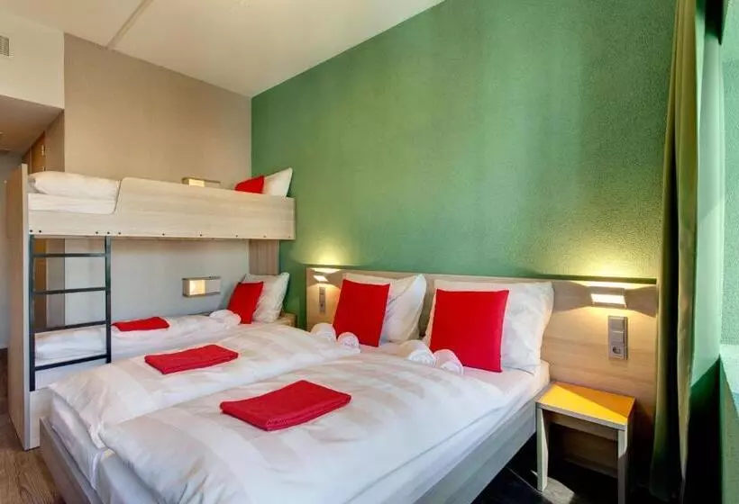 Standard Neljän Hengen Huone, Meininger Hotel Amsterdam City West
