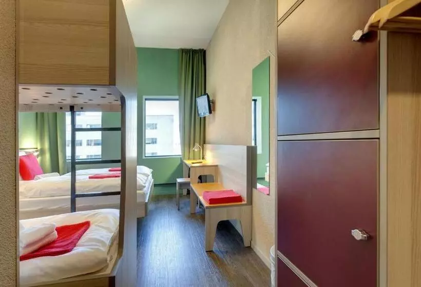 Standard Neljän Hengen Huone, Meininger Hotel Amsterdam City West
