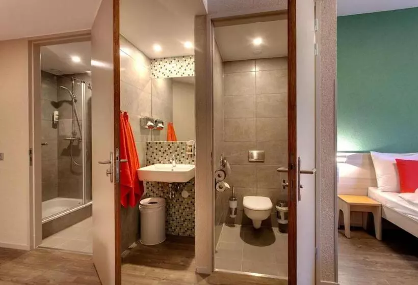 Vuode Makuusalissa, Meininger Hotel Amsterdam City West