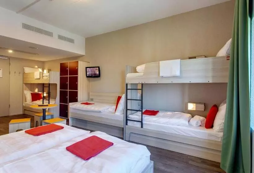 Vuode Makuusalissa, Meininger Hotel Amsterdam City West