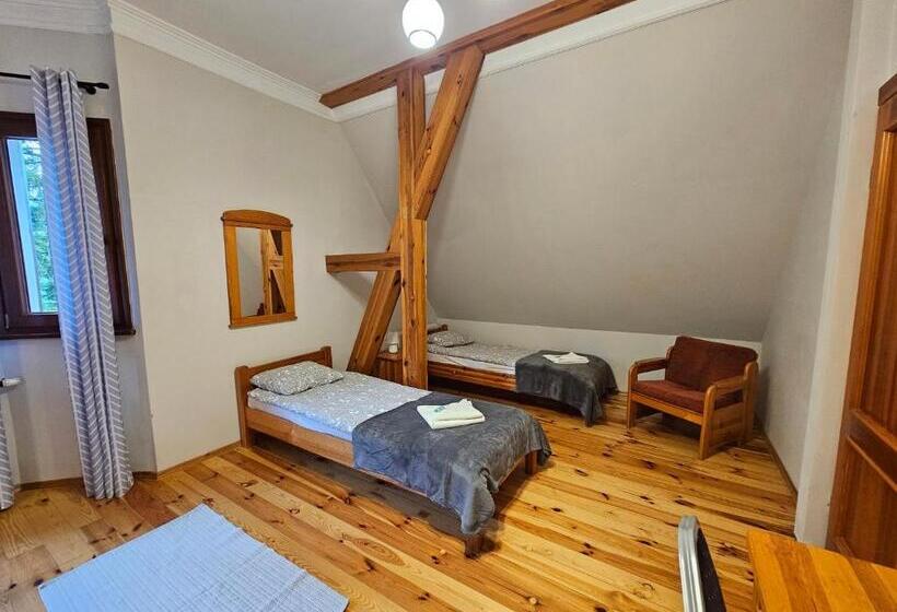 ファミリーステューディオ, Villa Alexandra