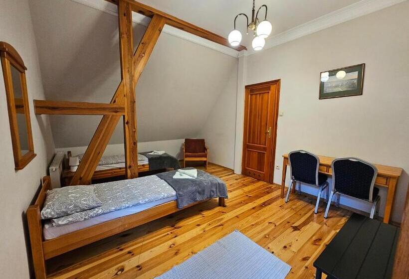 ファミリーステューディオ, Villa Alexandra