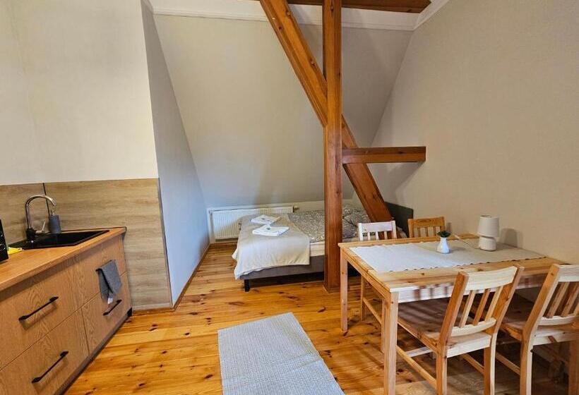 ファミリーステューディオ, Villa Alexandra