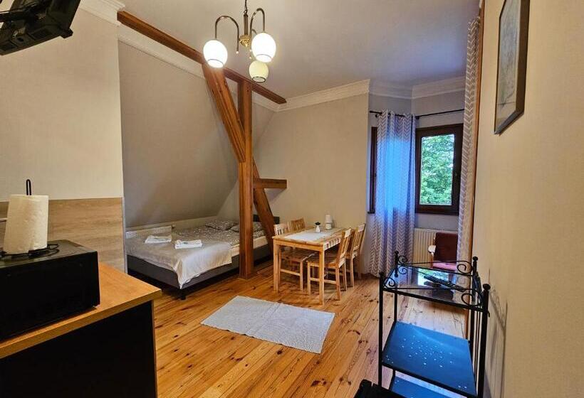 ファミリーステューディオ, Villa Alexandra