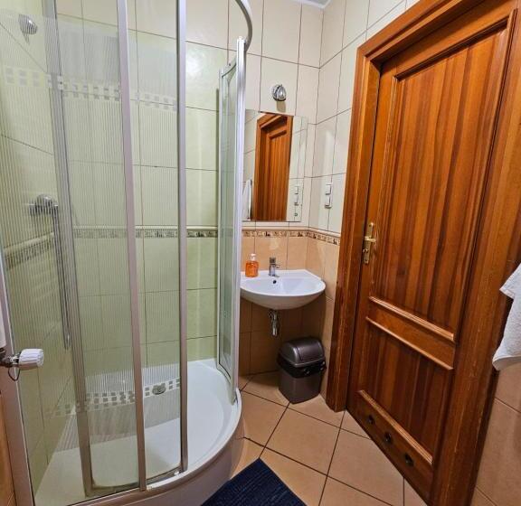 スタンダードスタジオ, Villa Alexandra