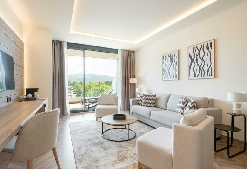 סוויטת ג'וניור, Attica21 Vigo 4 Superior