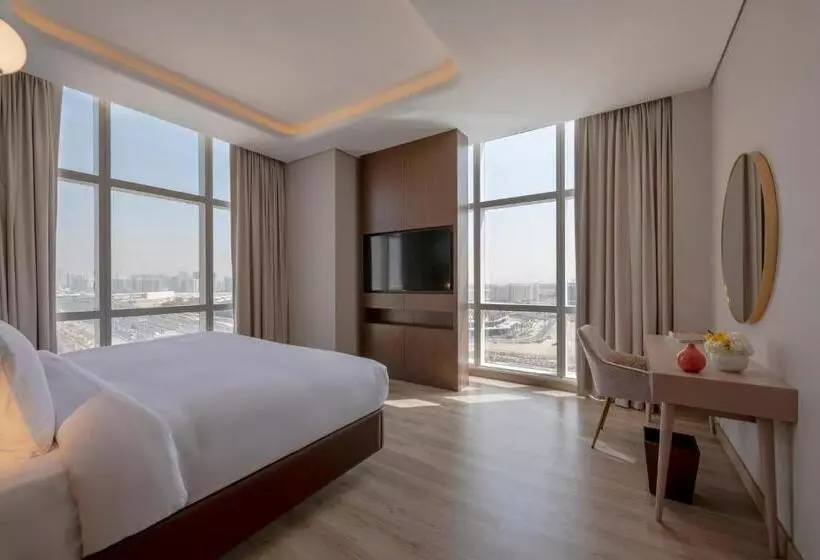 Deluxe Suite King Bed
