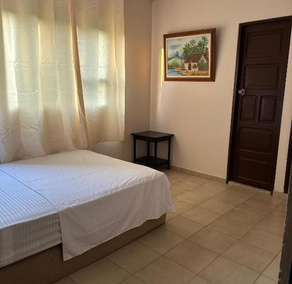 חדר אקונומי, Almirante Padilla