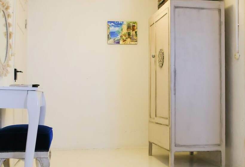 スタンダードルーム, Efnan Butik