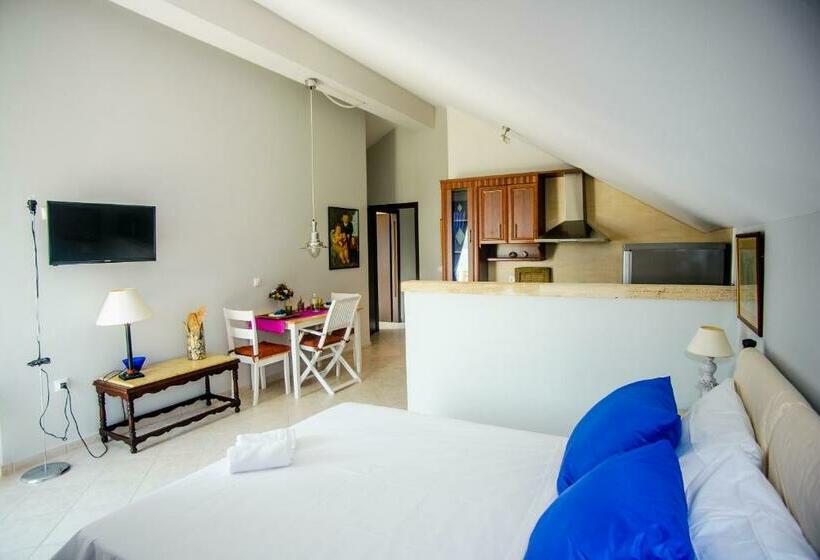 استودیوی لوکس, Xenia Ionis Luxury Apartments