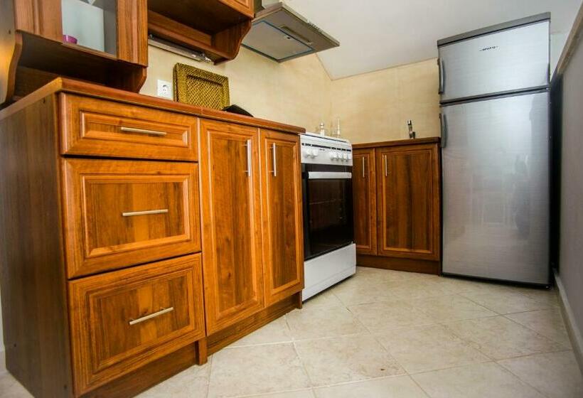 استودیوی لوکس, Xenia Ionis Luxury Apartments