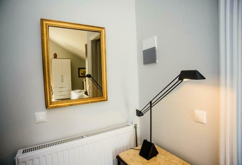 استودیوی لوکس, Xenia Ionis Luxury Apartments