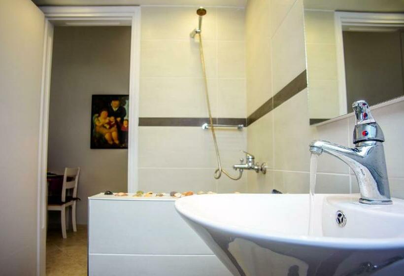 استودیوی لوکس, Xenia Ionis Luxury Apartments