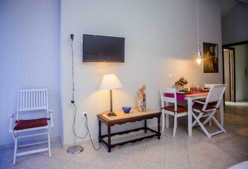 استودیوی لوکس, Xenia Ionis Luxury Apartments