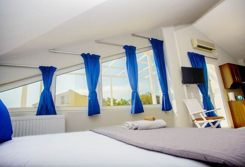 استودیوی لوکس, Xenia Ionis Luxury Apartments