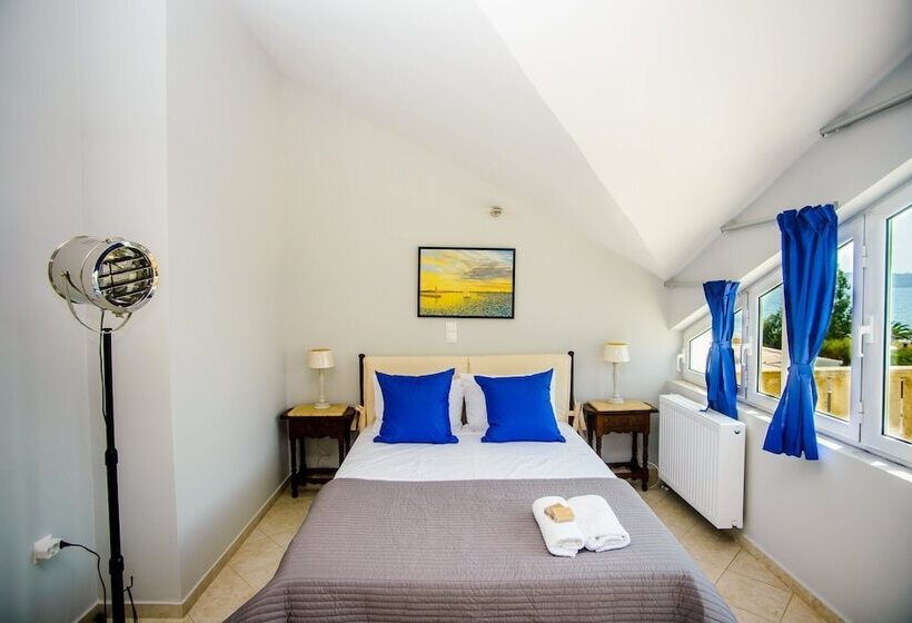 استودیوی لوکس, Xenia Ionis Luxury Apartments