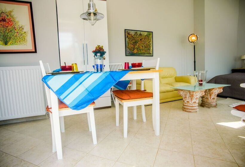 استودیوی لوکس, Xenia Ionis Luxury Apartments