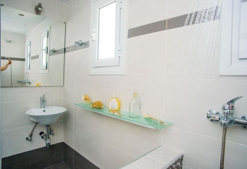 استودیوی لوکس, Xenia Ionis Luxury Apartments