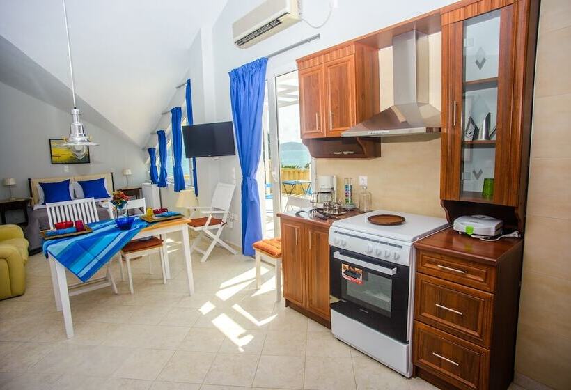 استودیوی لوکس, Xenia Ionis Luxury Apartments