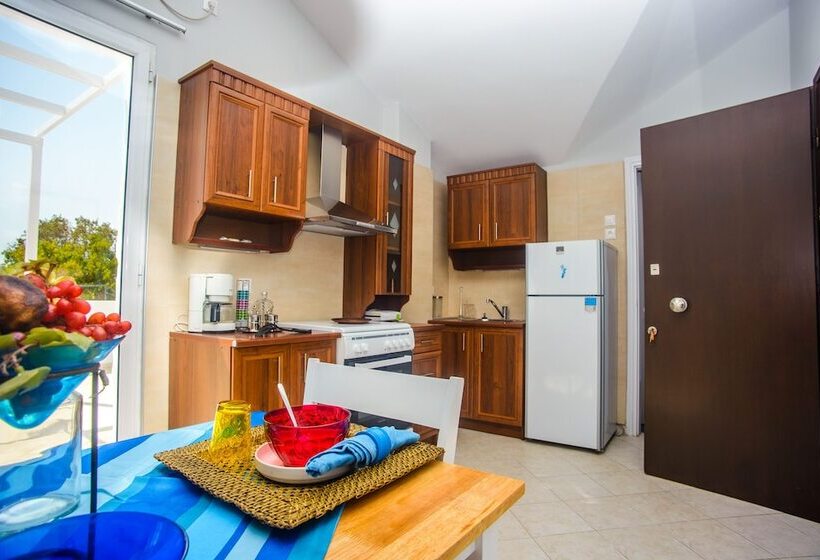استودیوی لوکس, Xenia Ionis Luxury Apartments