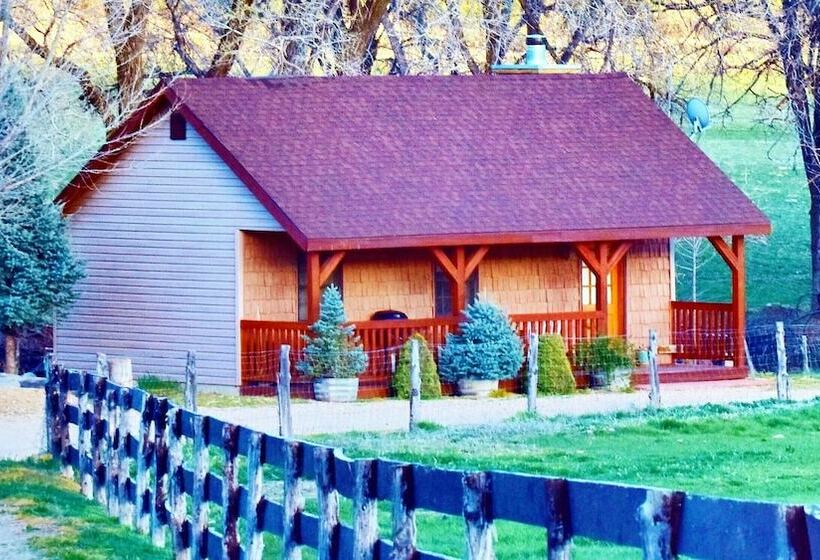 キャビン, Arrowhead Country Cabins