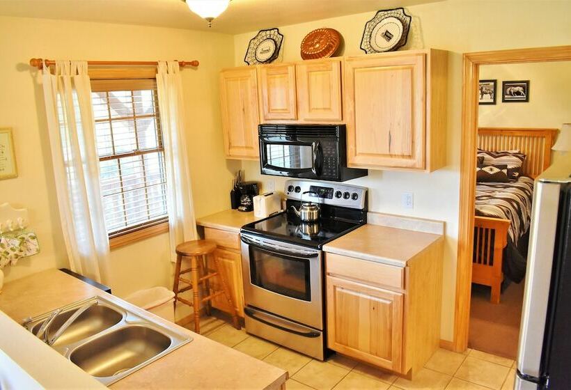 小室, Arrowhead Country Cabins