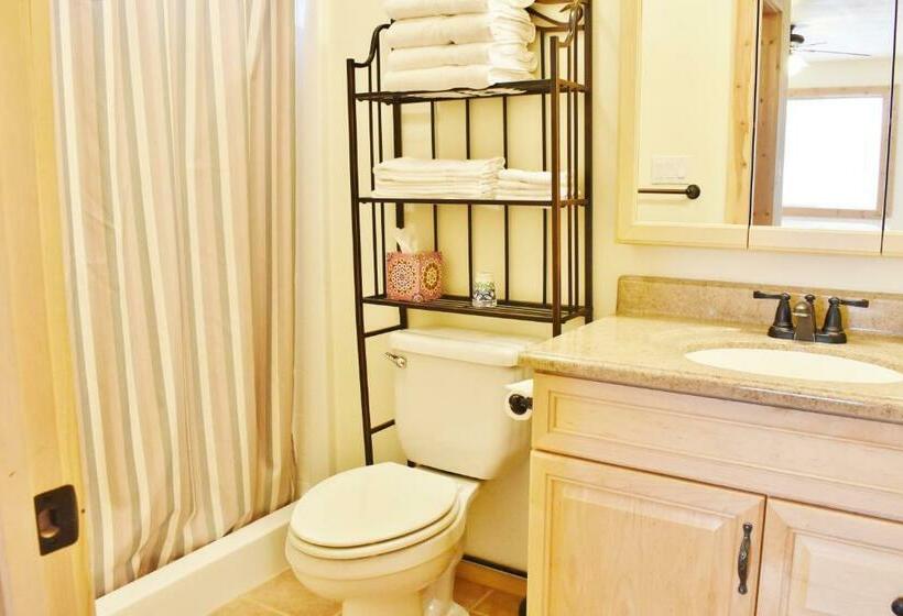 ２ベッドルームハウス, Arrowhead Country Cabins