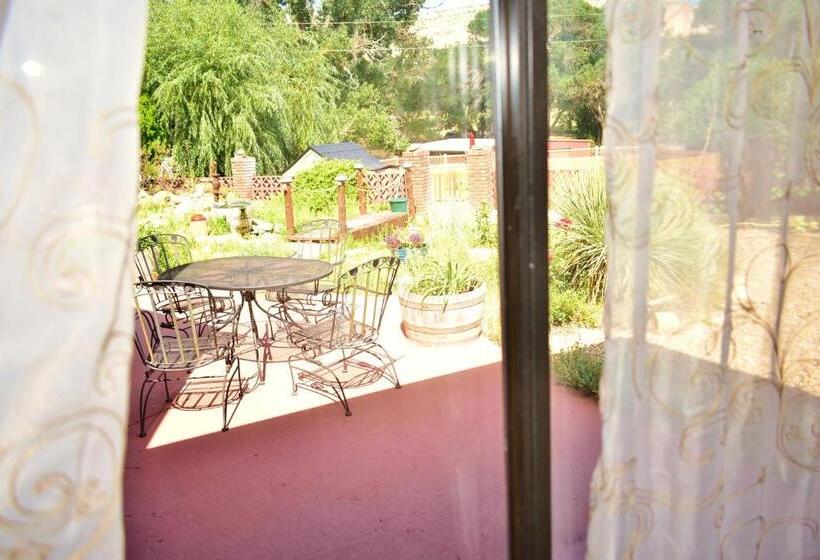 マウンテンビュースイート, Arrowhead Country Cabins