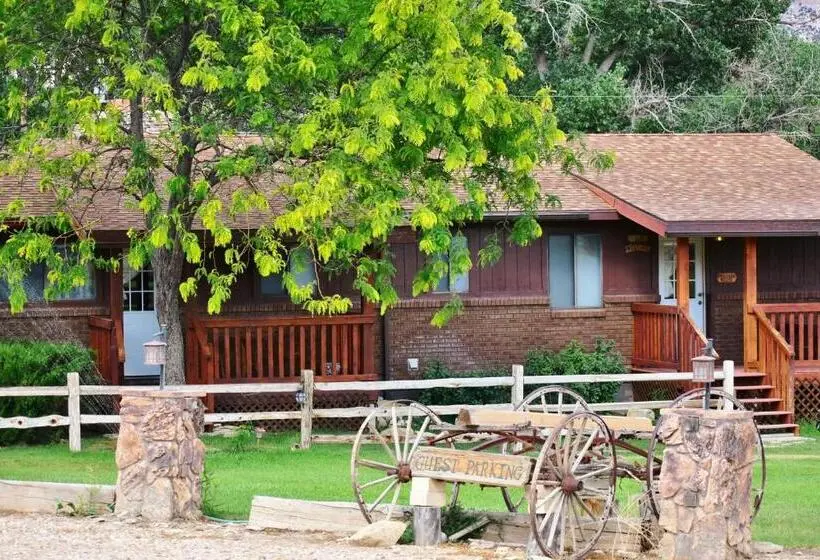 マウンテンビュースイート, Arrowhead Country Cabins