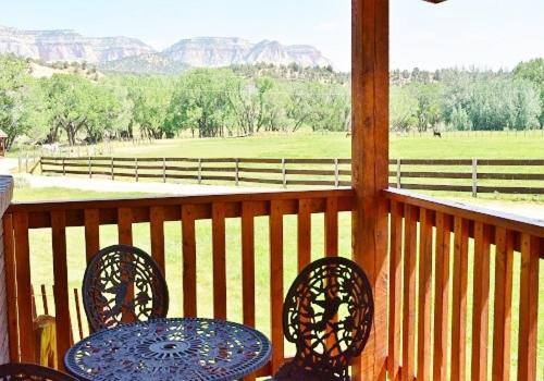 マウンテンビュースイート, Arrowhead Country Cabins