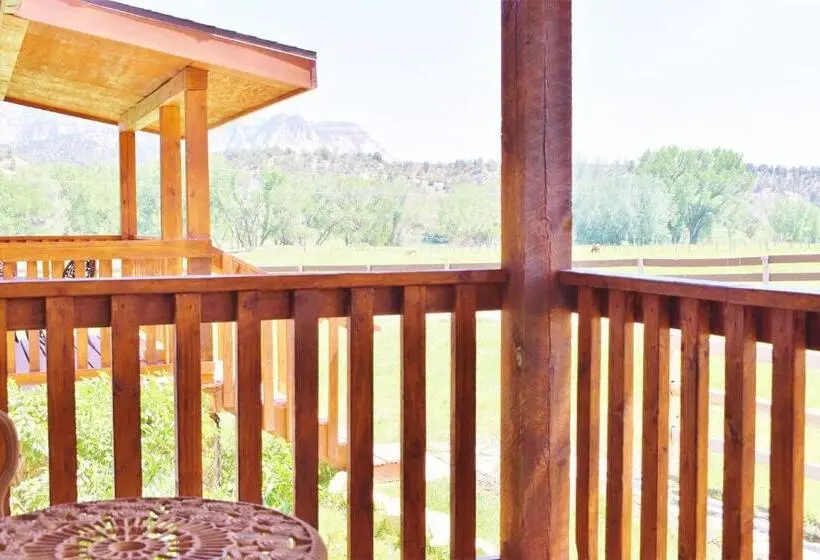 デラックスルーム, Arrowhead Country Cabins