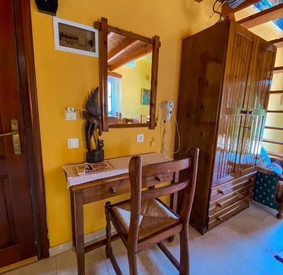 带海景的标准工作室, Symi Garden Studios