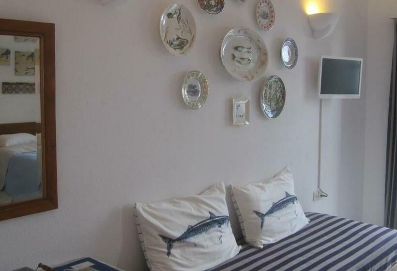 استودیوی استاندارد با چشم‌انداز دریا, Big Blue Apartments