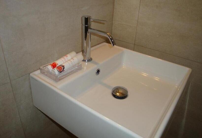 استودیوی استاندارد با چشم‌انداز دریا, Big Blue Apartments